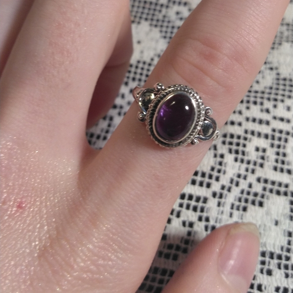 Size 6 Amethyst Ring 925 Sterling Silver - Picture 4 of 4